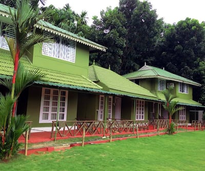 https://imgcld.yatra.com/ytimages/image/upload/t_hotel_yatra_city_desktop/v1423717215/Domestic Hotels/Hotels_Cochin/Elephant Pass Ayurveda and Yoga Retreat/Overview.jpg